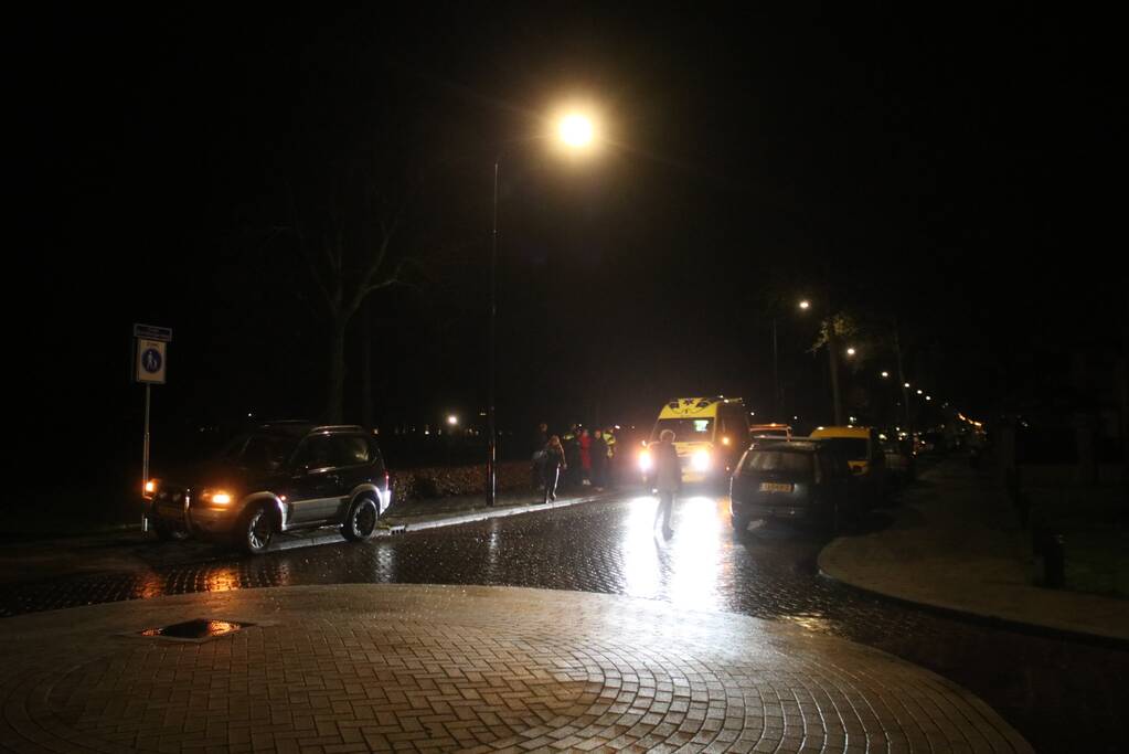 Scooterrijdster aangereden door auto