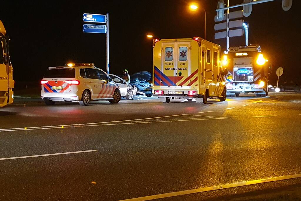 Veel schade bij frontale aanrijding