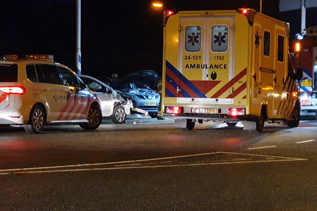 Veel schade bij frontale aanrijding