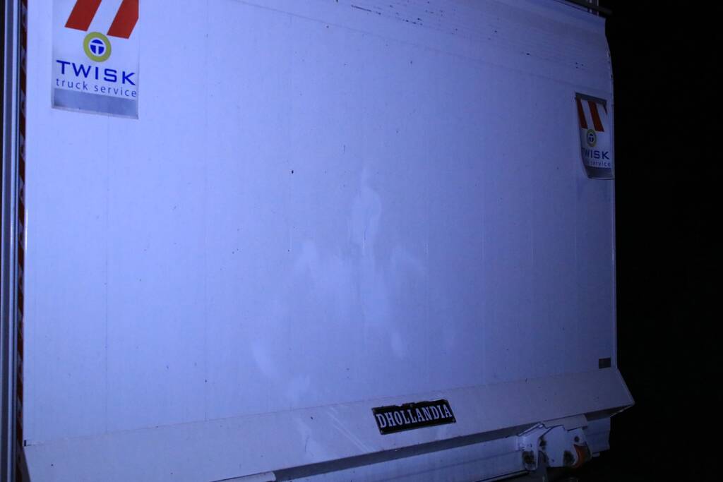 Fietser klapt op bestelwagen