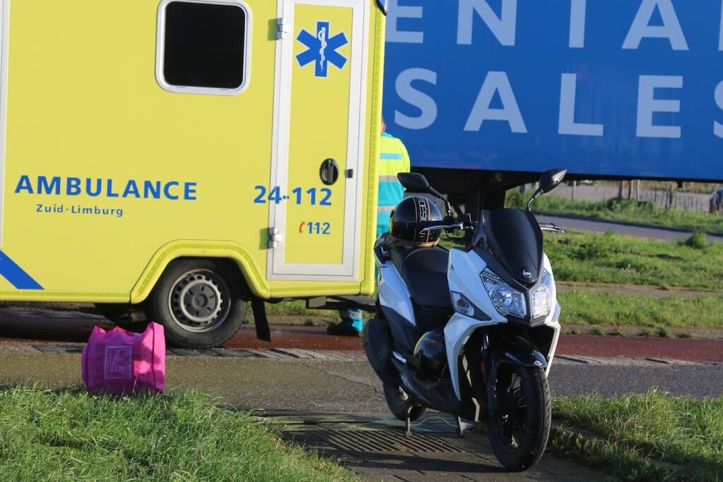 Scooterrijder gewond na ongeval met busje