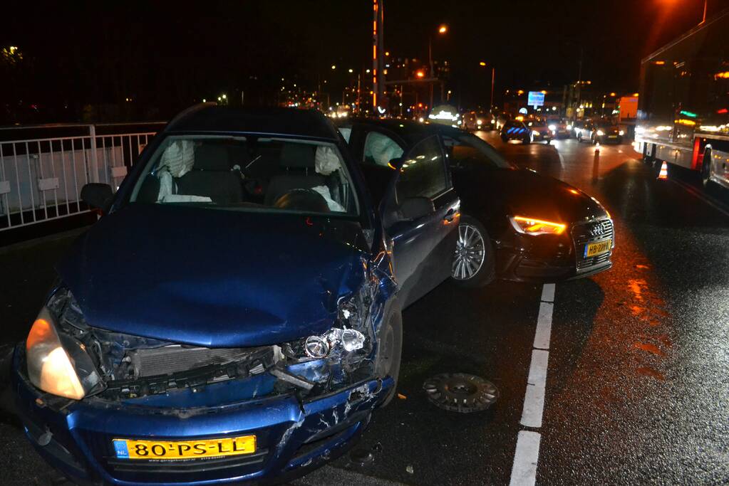 Twee gewonden bij frontale aanrijding op de N206