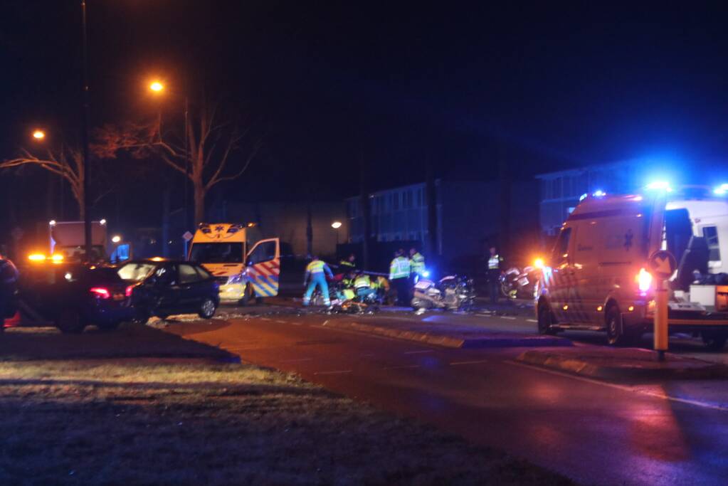 Zeer ernstige ongeval tussen auto en politiemotor