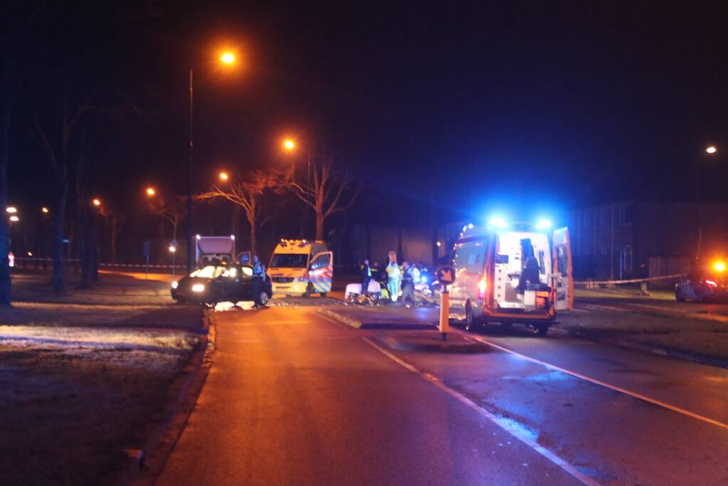 Zeer ernstige ongeval tussen auto en politiemotor