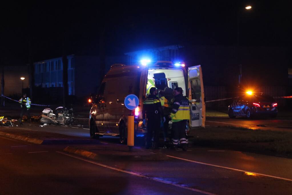 Zeer ernstige ongeval tussen auto en politiemotor