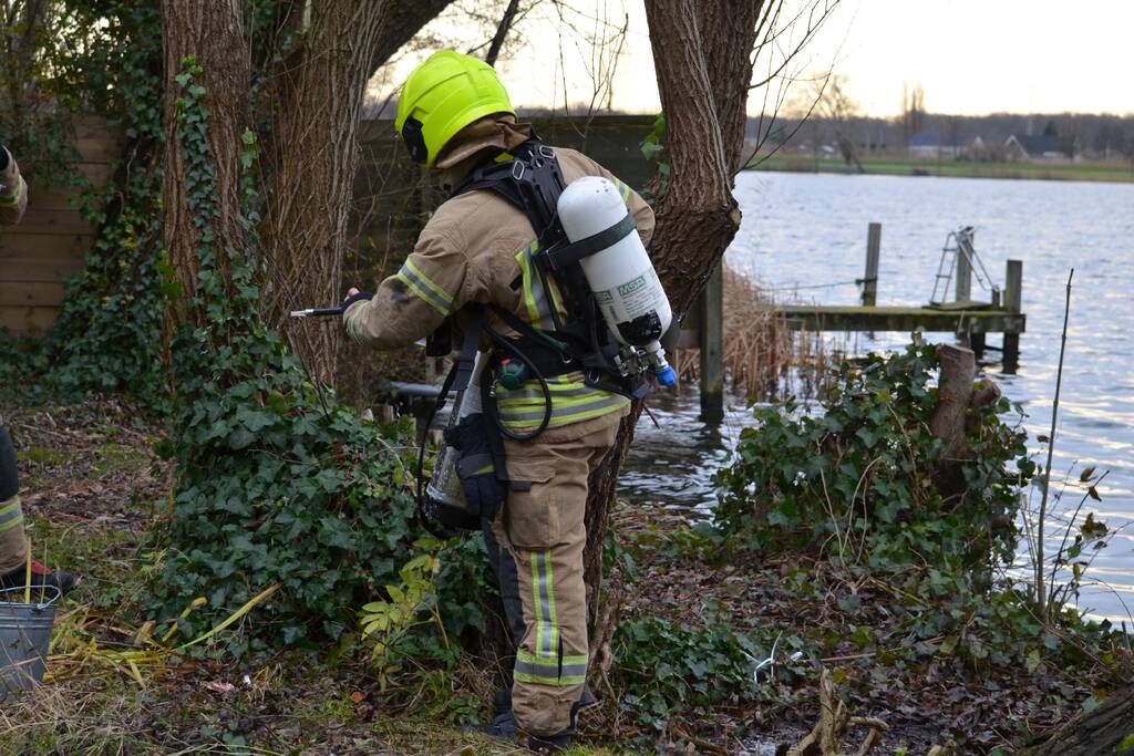 Wilgenboom vliegt in brand Prinses Beatrixplantsoen