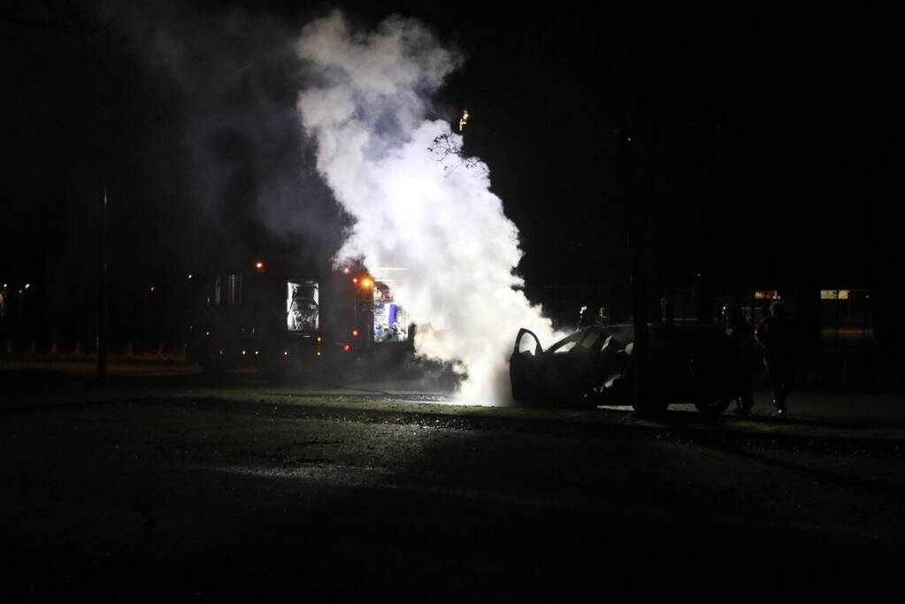 Personenauto verwoest na brand