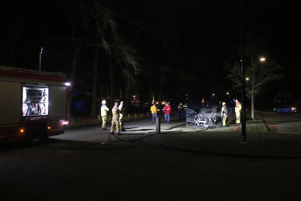 Personenauto verwoest na brand