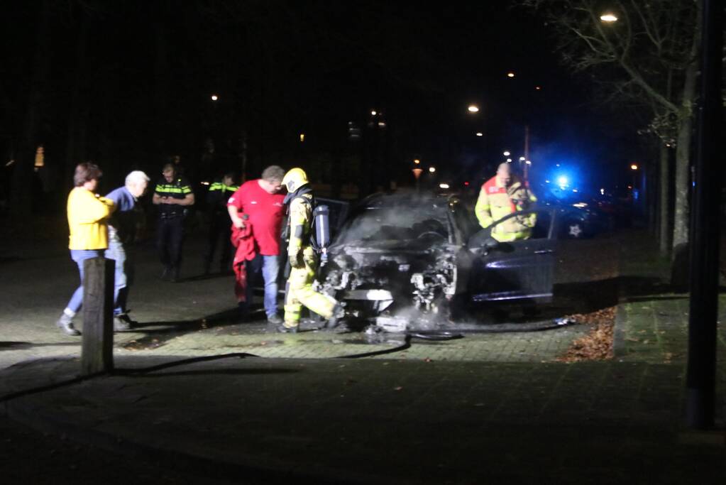 Personenauto verwoest na brand