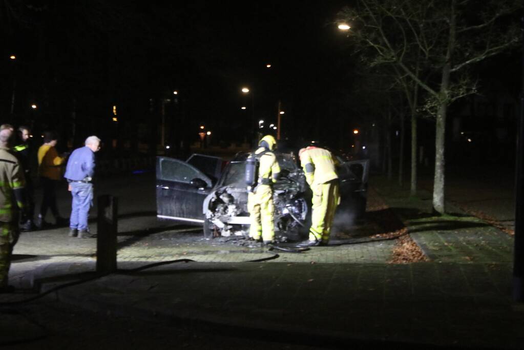 Personenauto verwoest na brand