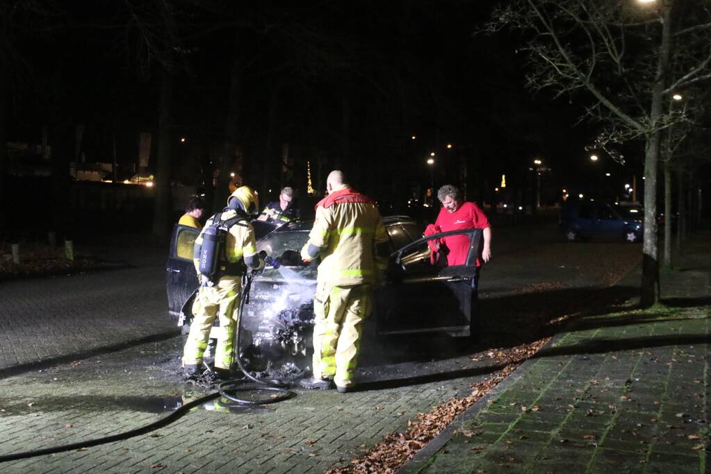 Personenauto verwoest na brand
