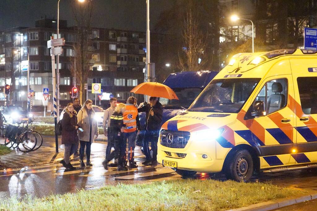 Scooterrijder gewond na aanrijding met bestelbus