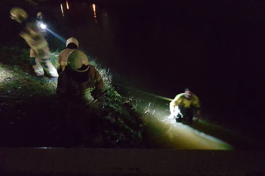 Brandweer ingezet voor lampje in sloot