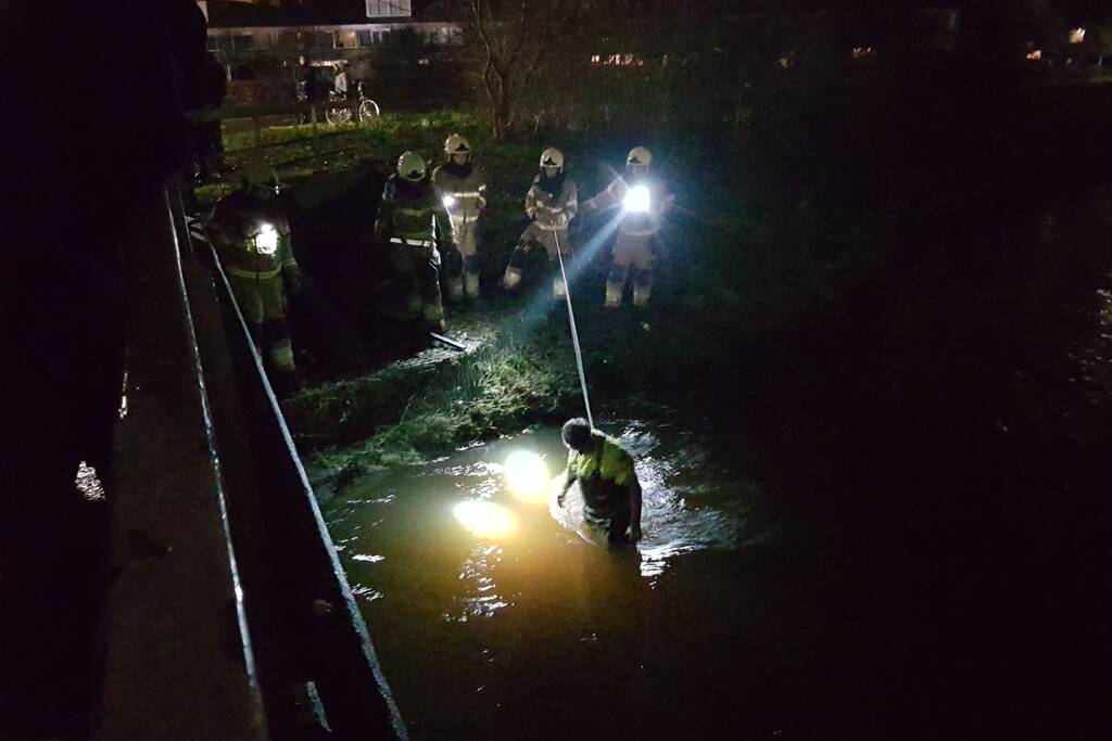 Brandweer ingezet voor lampje in sloot