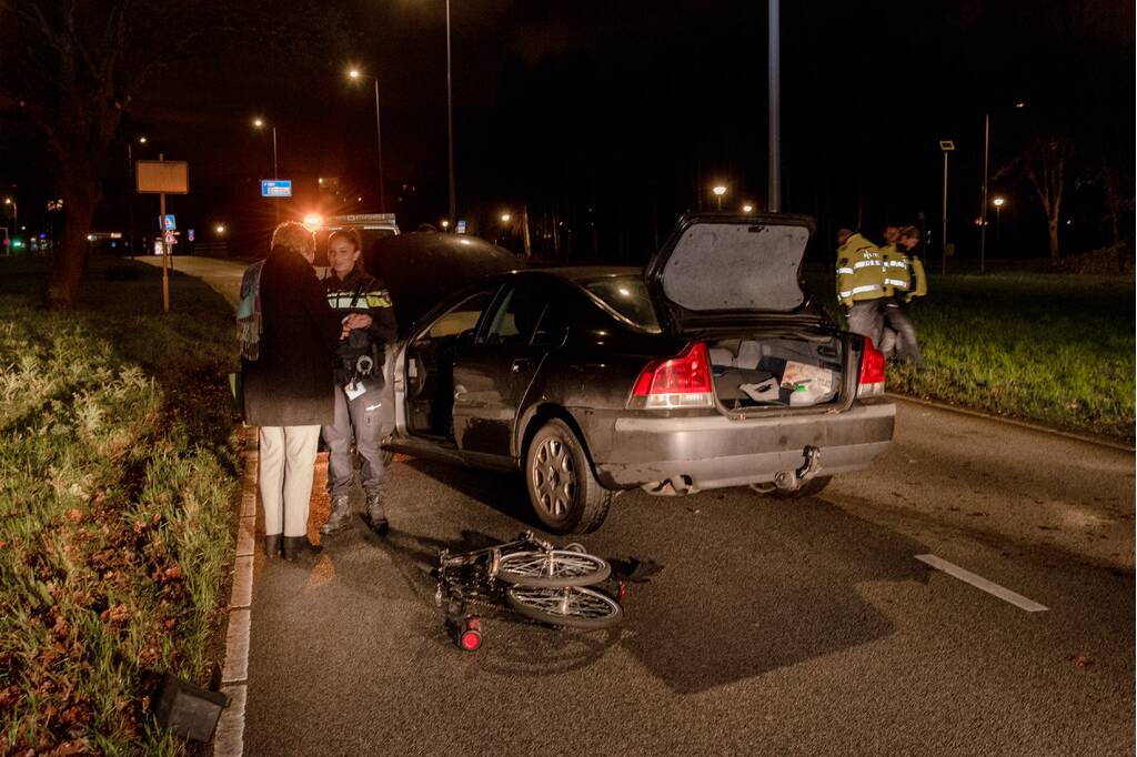 Flinke schade na botsing met lantarenpaal