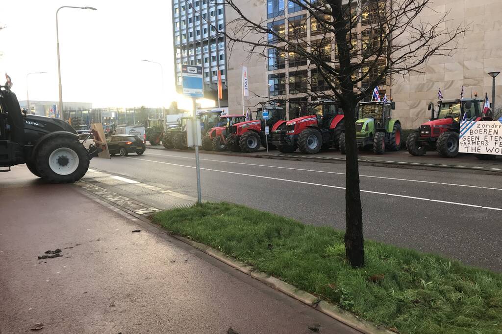Geen bussen en afgesloten wegen door boerenprotest