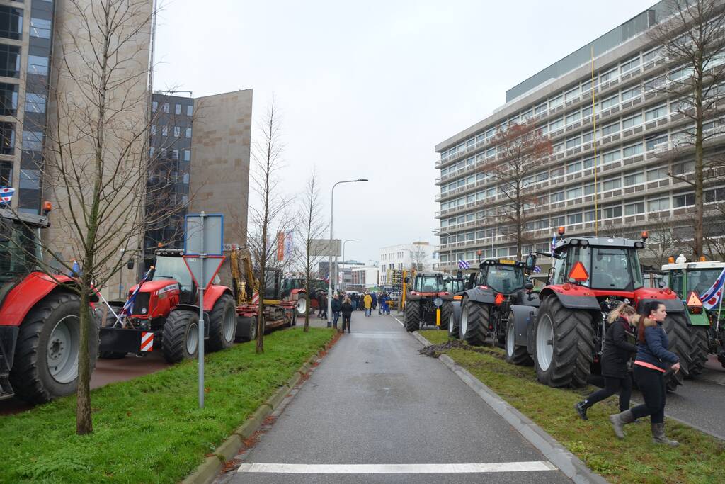 Geen bussen en afgesloten wegen door boerenprotest