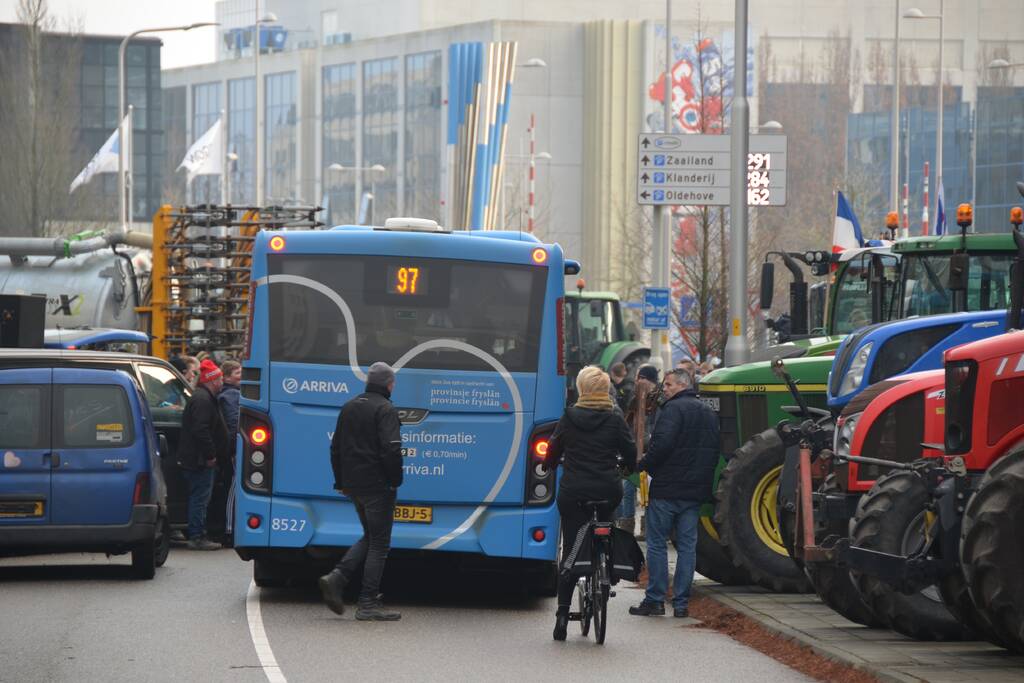 Geen bussen en afgesloten wegen door boerenprotest