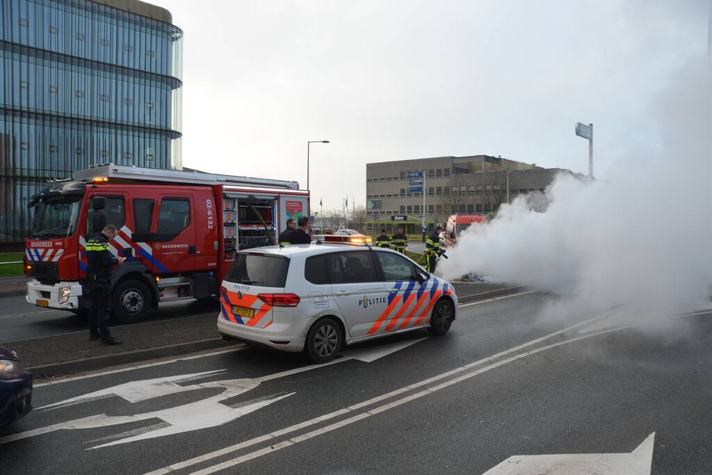 Brandweer blust protestvuur van demonstrerende boeren