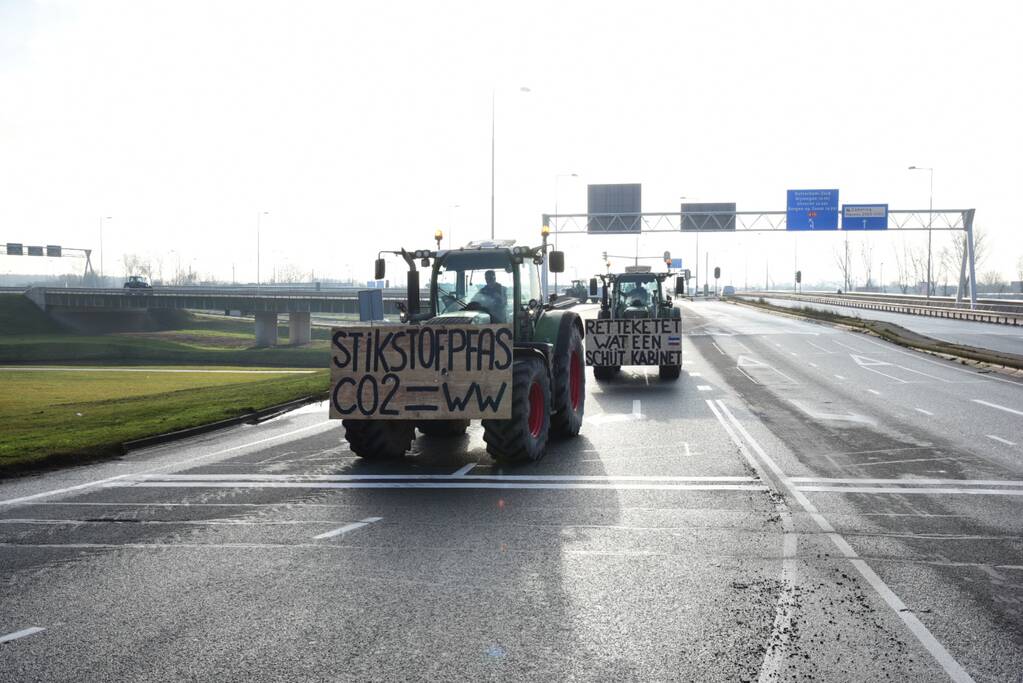 Boerenprotest bij ingang Shell