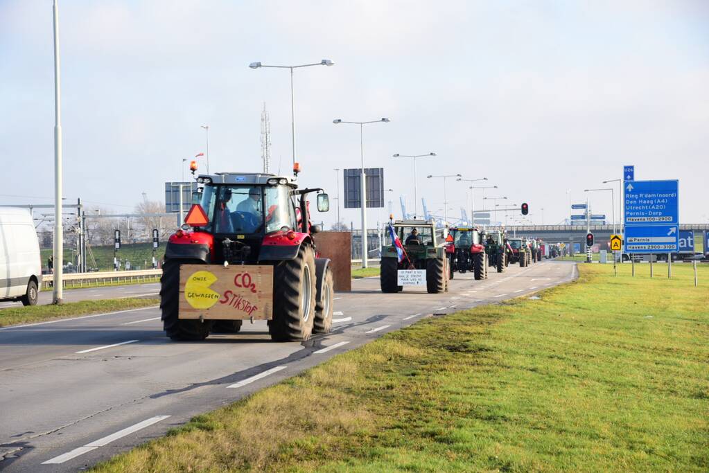 Boerenprotest bij ingang Shell