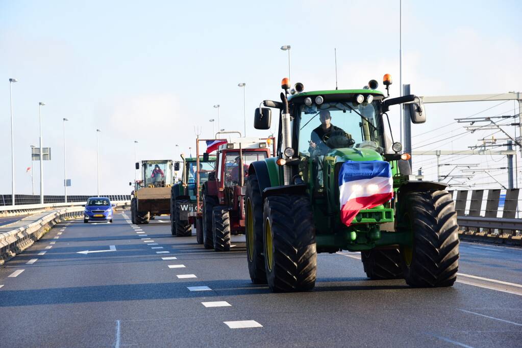 Boerenprotest bij ingang Shell