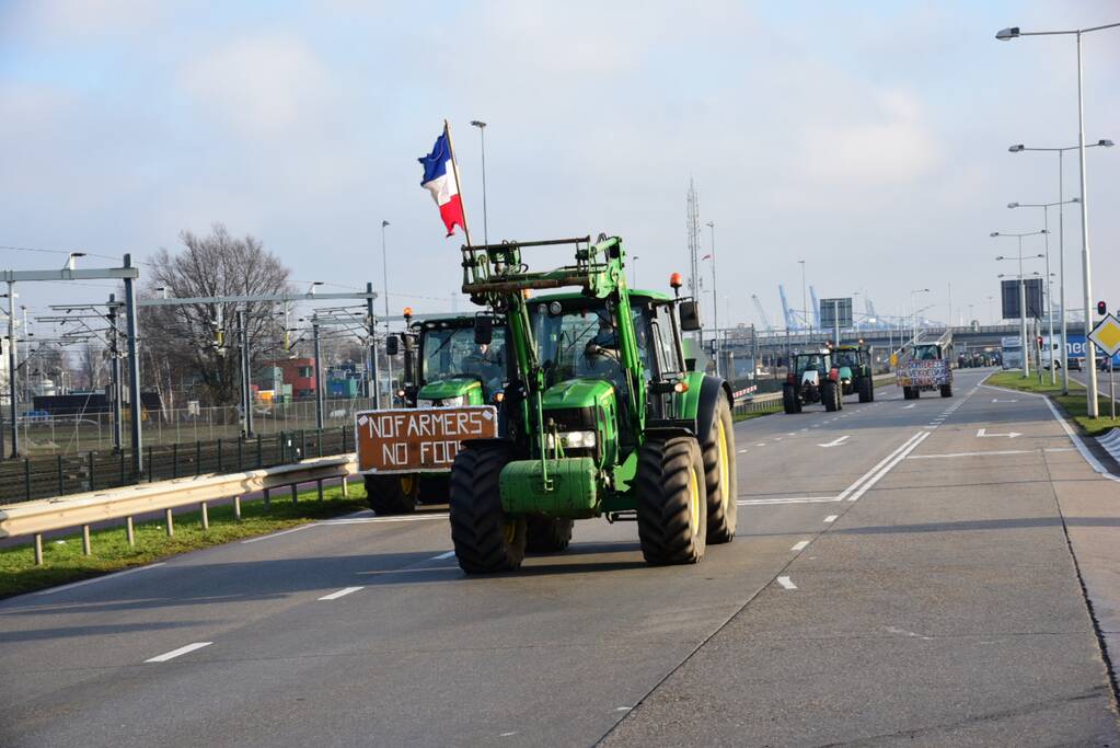 Boerenprotest bij ingang Shell