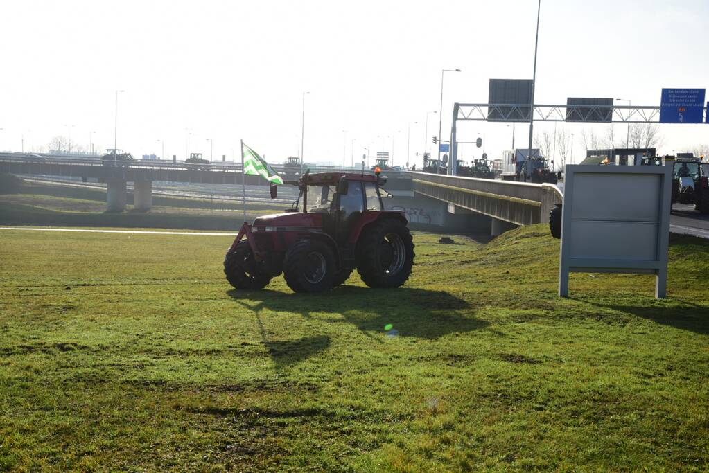 Boerenprotest bij ingang Shell