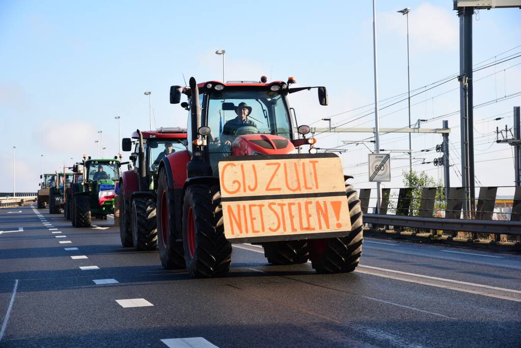 Boerenprotest bij ingang Shell