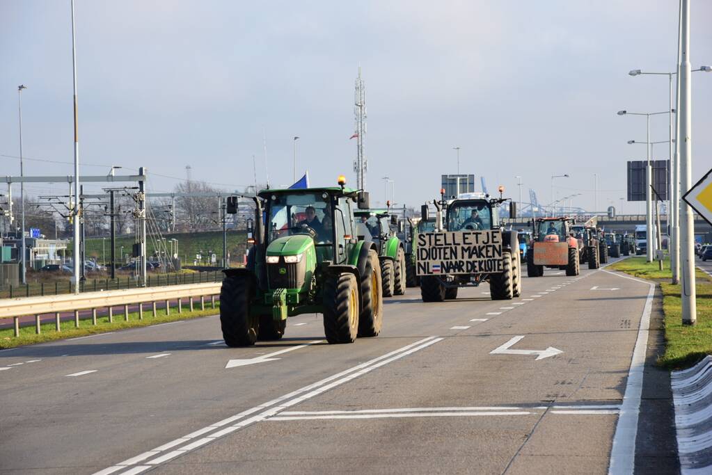 Boerenprotest bij ingang Shell