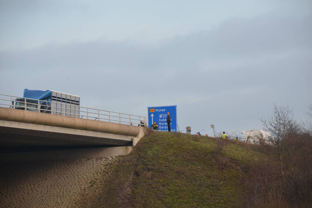 Dode bij ernstig ongeval vrachtwagen en bestelbus Fonejachtbrug