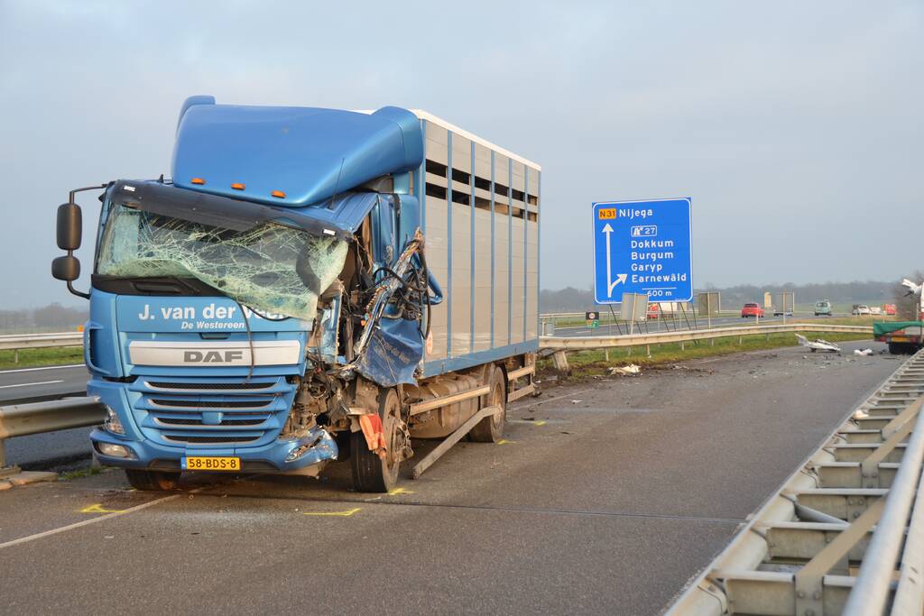 Dode bij ernstig ongeval vrachtwagen en bestelbus Fonejachtbrug