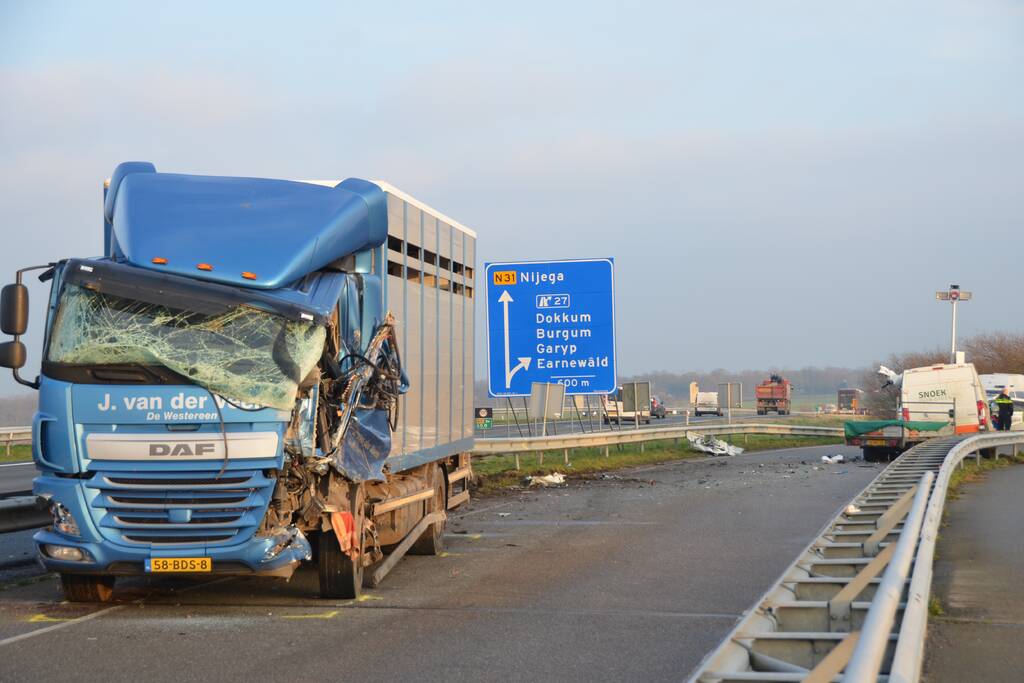 Dode bij ernstig ongeval vrachtwagen en bestelbus Fonejachtbrug