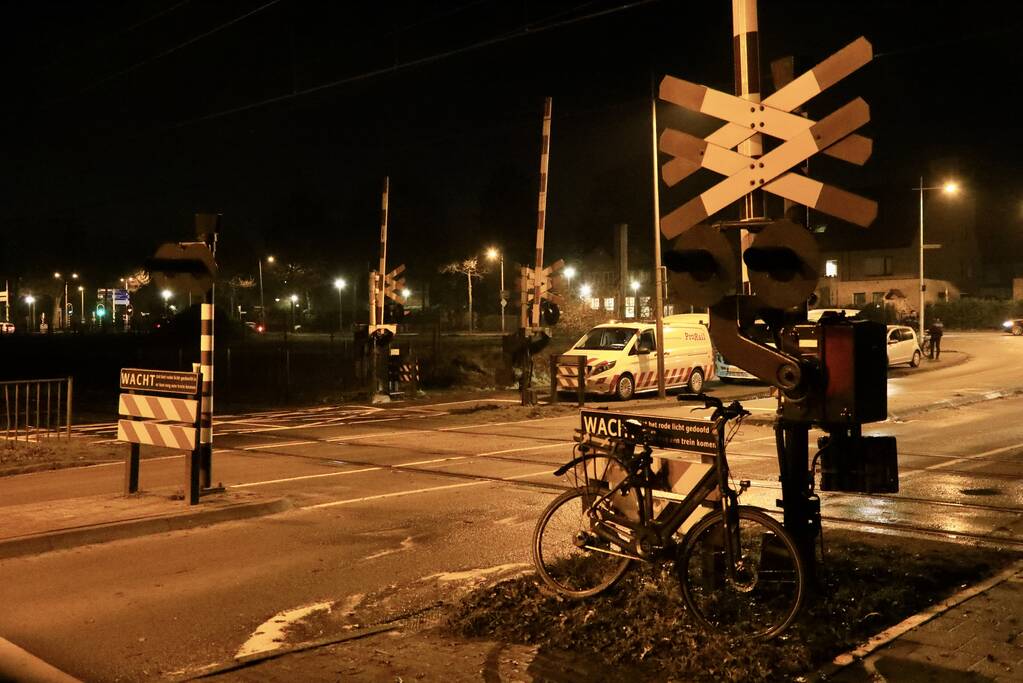 Fietser overleden na aanrijding met trein op spoorwegovergang