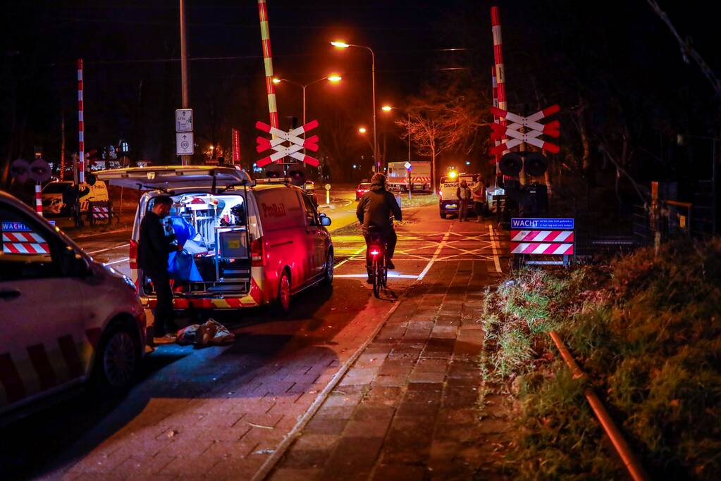 Fietser overleden na aanrijding met trein op spoorwegovergang