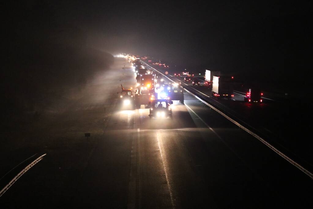 Tractoren zorgen voor files op snelweg
