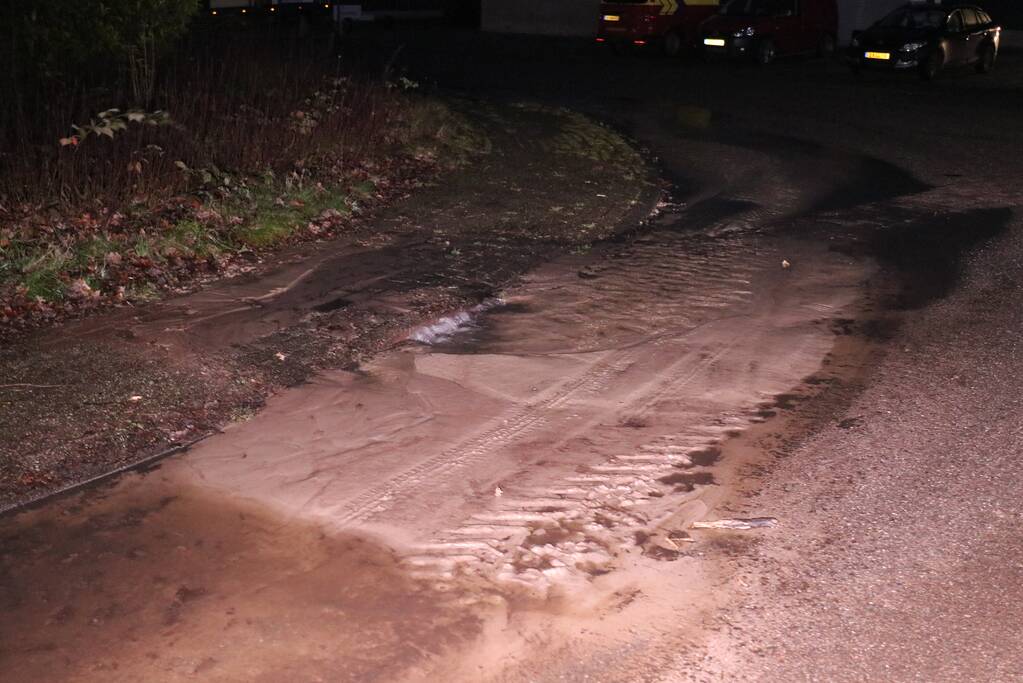 Straat blank na waterleidingbreuk