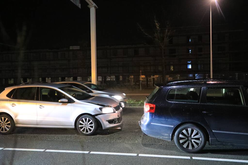 Drie auto's betrokken bij kop-staat aanrijding