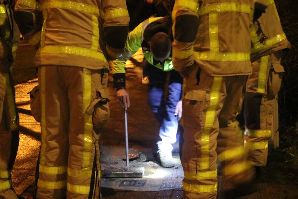 Brandweer verricht metingen gaslek