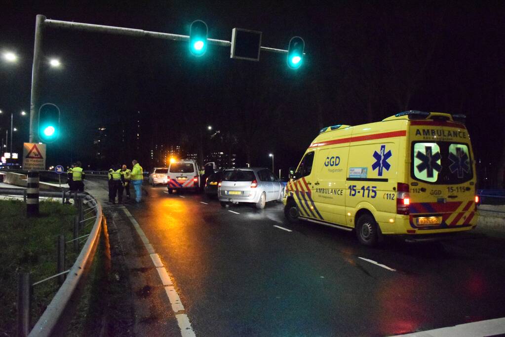 Enorme schade bij aanrijding twee auto's