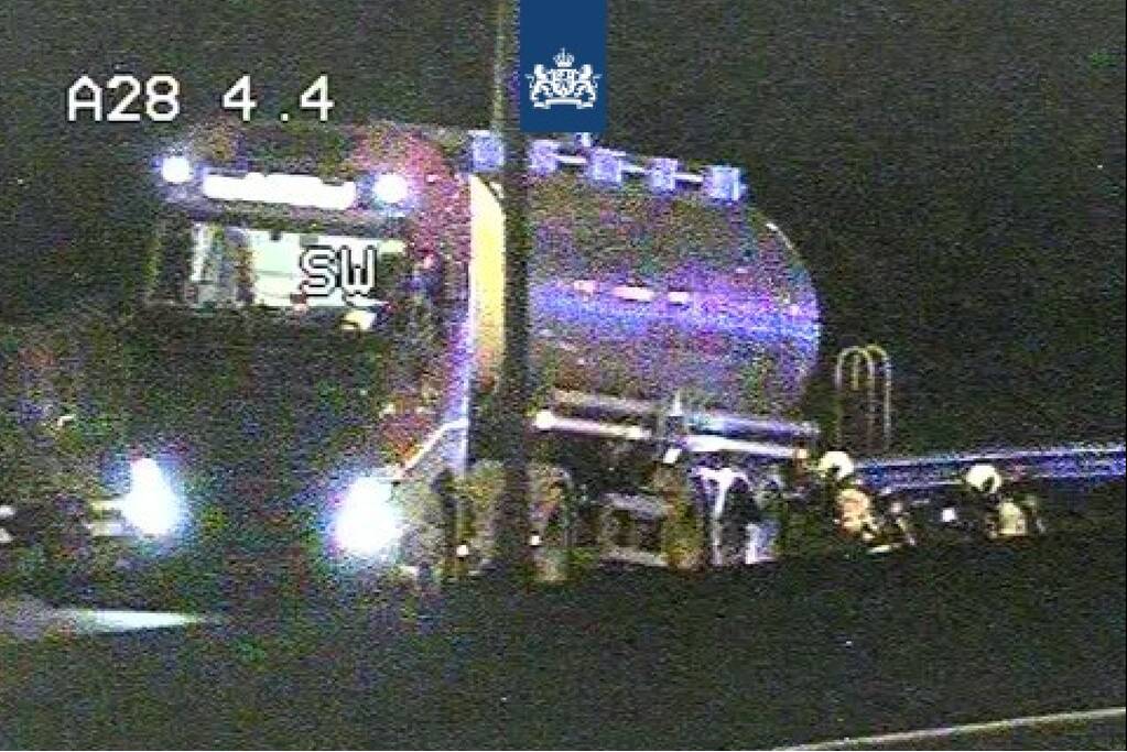 Snelweg afgesloten na lekkend ammonia tankwagen