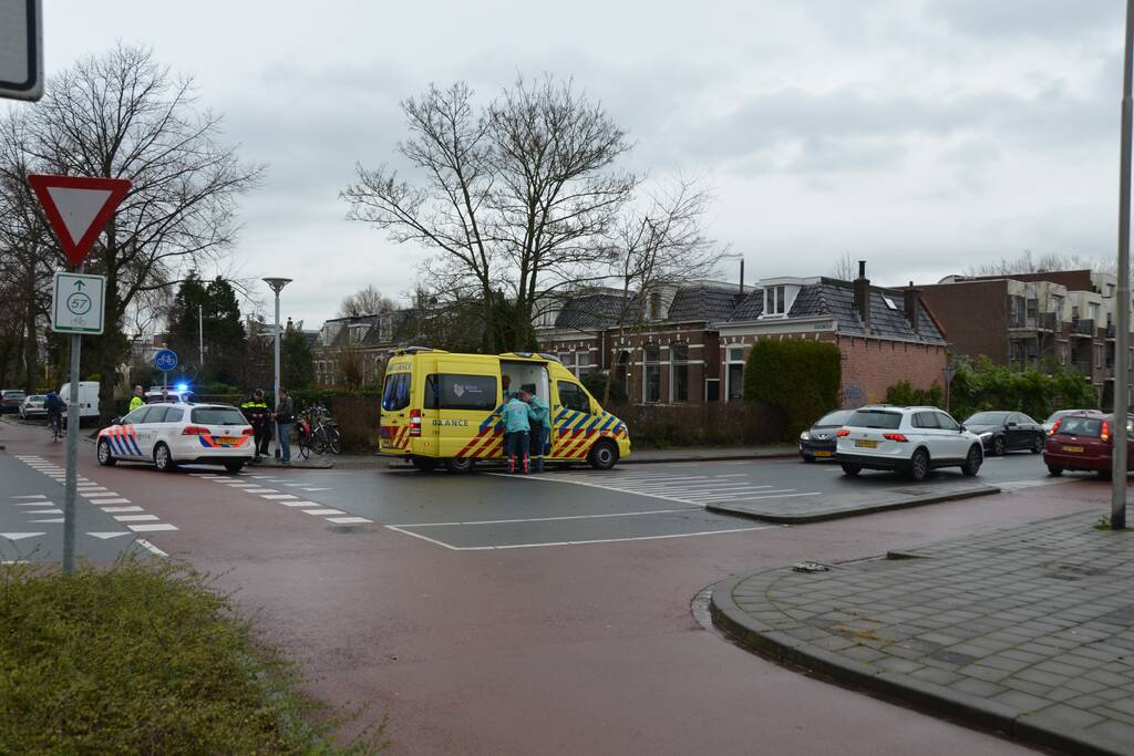 E-biker gewond na botsing met auto