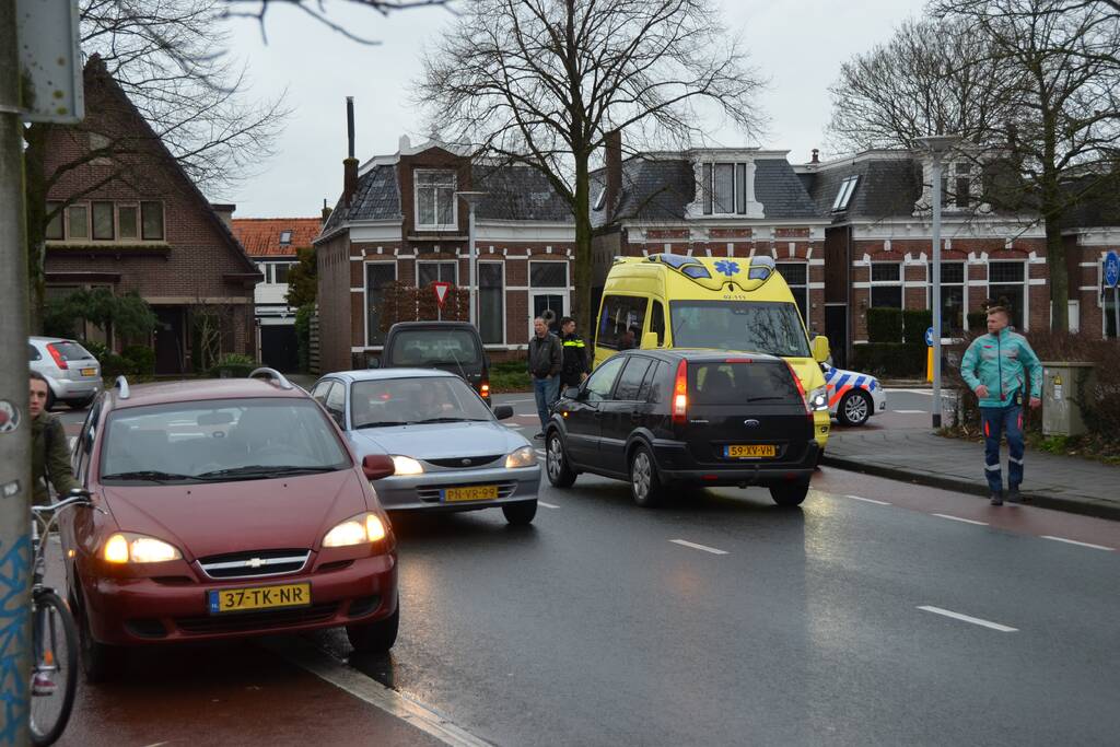 E-biker gewond na botsing met auto