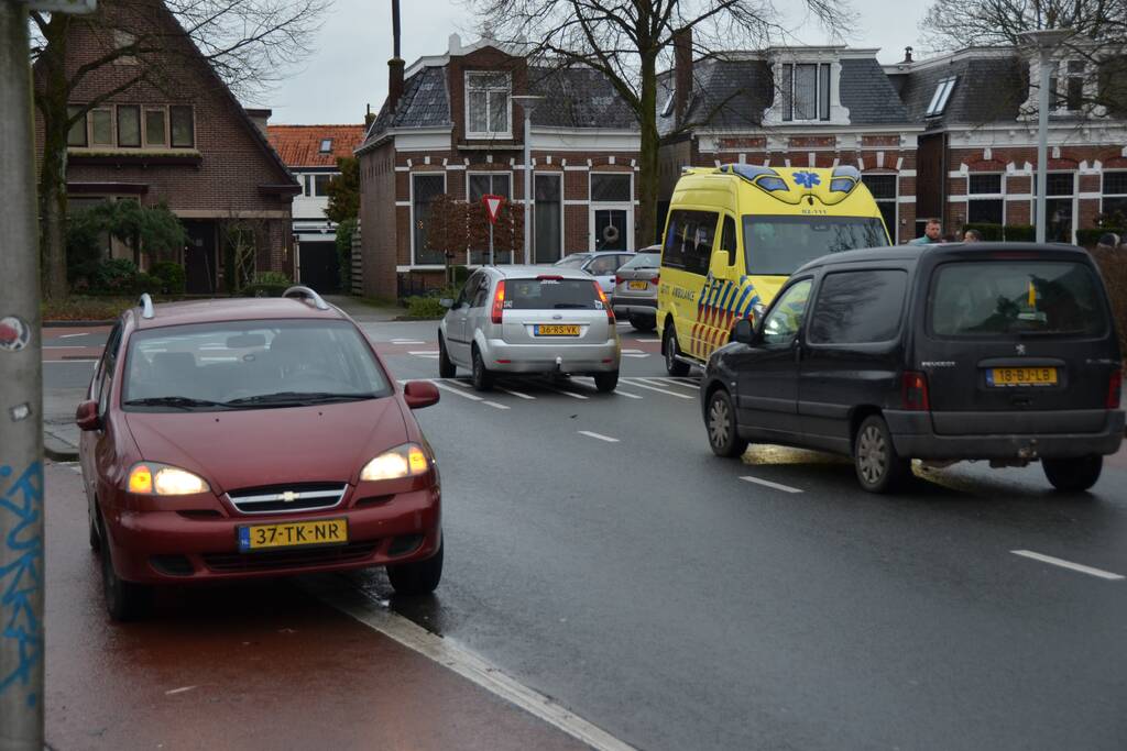 E-biker gewond na botsing met auto