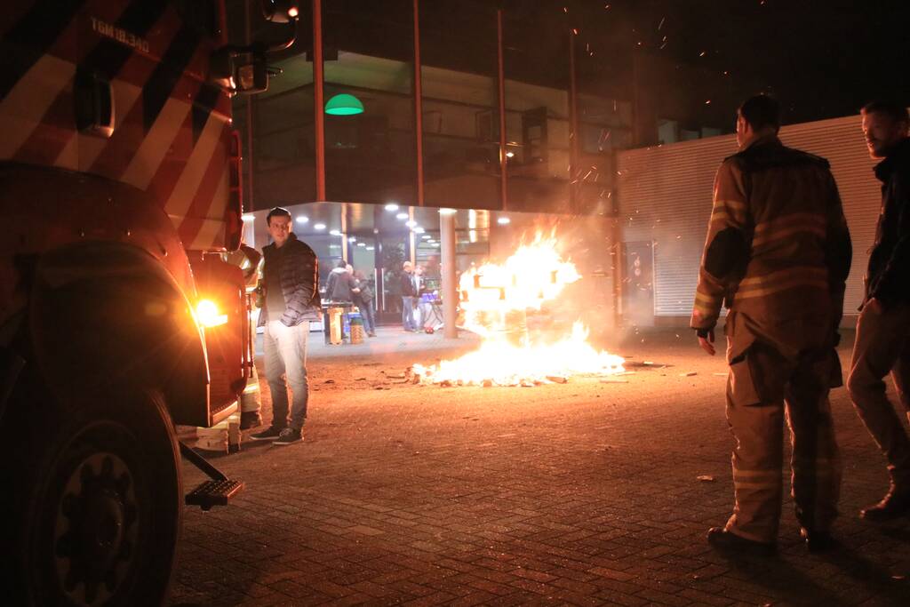 Autobrand blijkt vreugdevuur bij kerstborrel