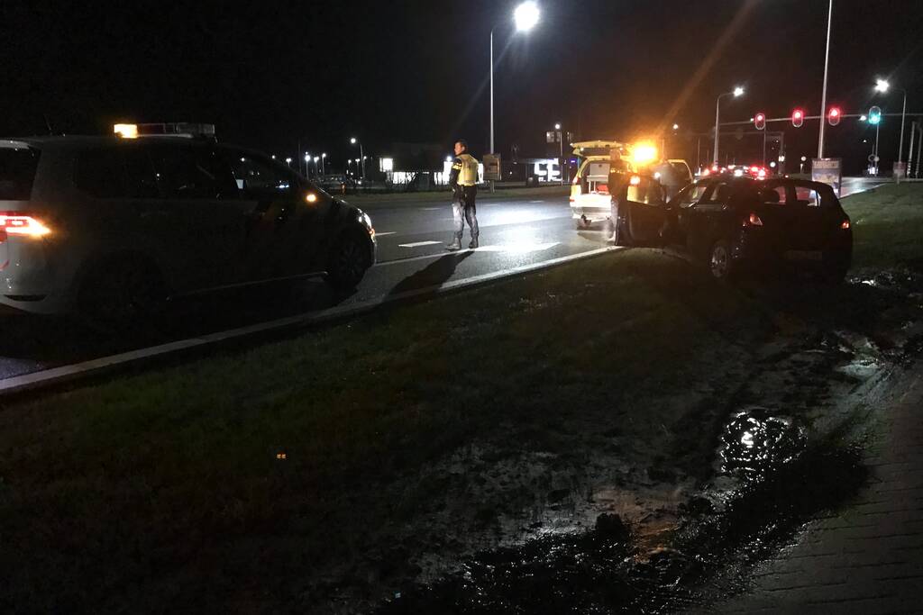 Auto raakt van de weg