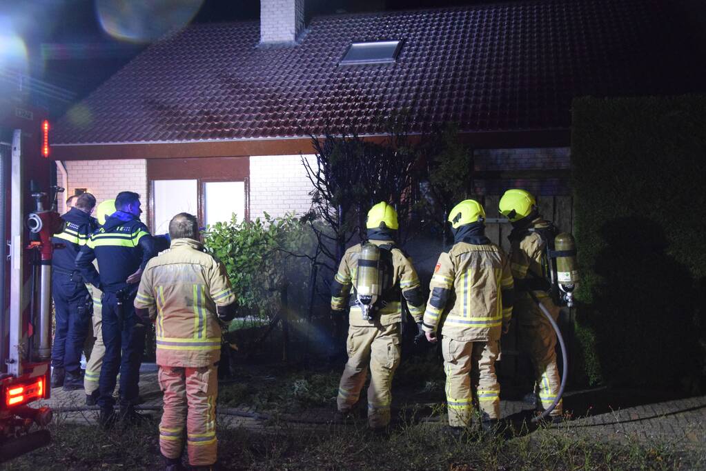 Coniferenhaag vliegt in de brand