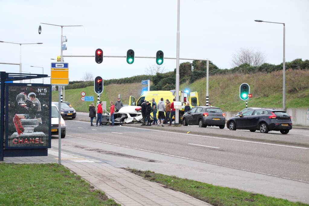 Man zwaargewond na aanrijding