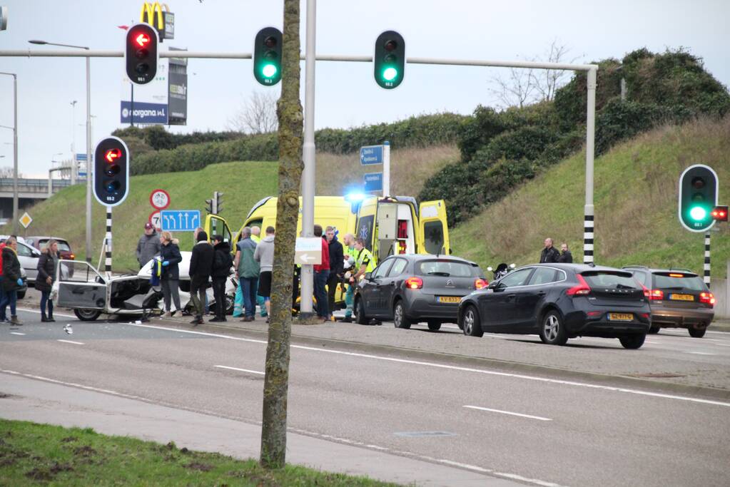 Man zwaargewond na aanrijding