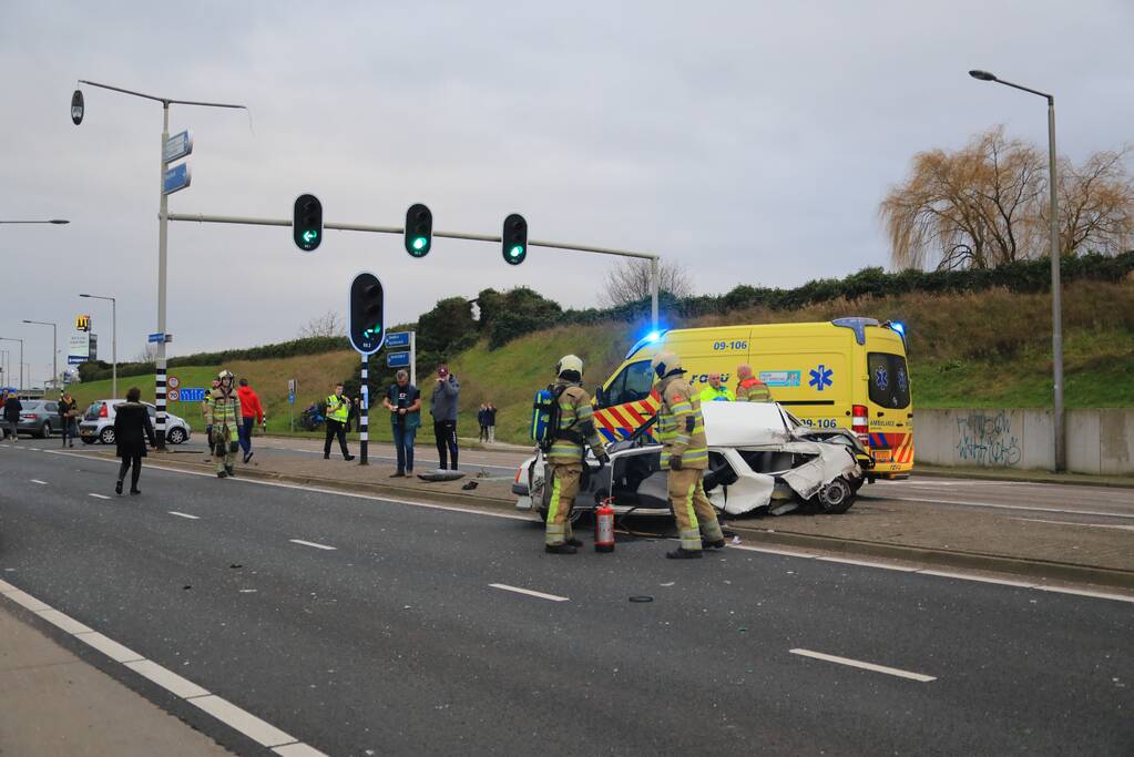 Man zwaargewond na aanrijding